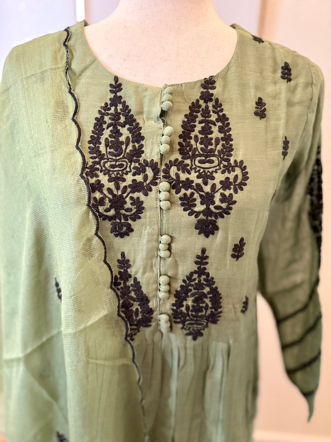 Hand Embroidered Mul Chanderi Suit with Kota Dupatta - Green