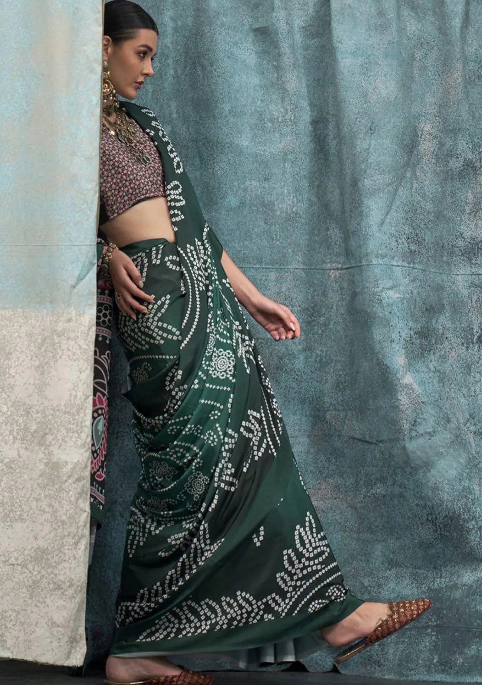 Green Printed Crepe Saree: Lightweight Elegant Ethnic Wear