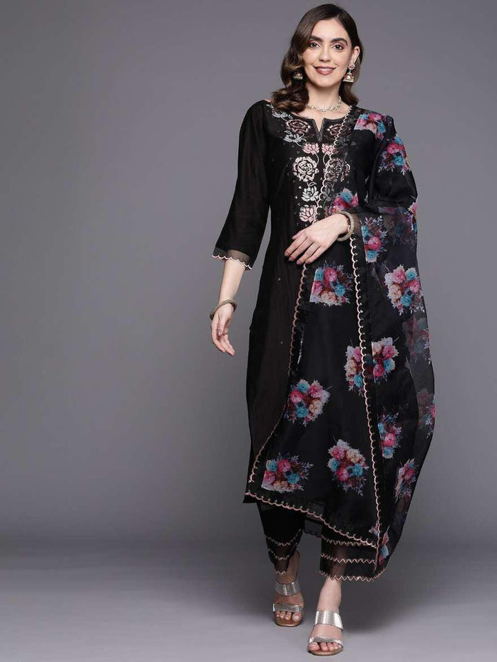 Black Embroidered Kurta Set With Organza Dupatta