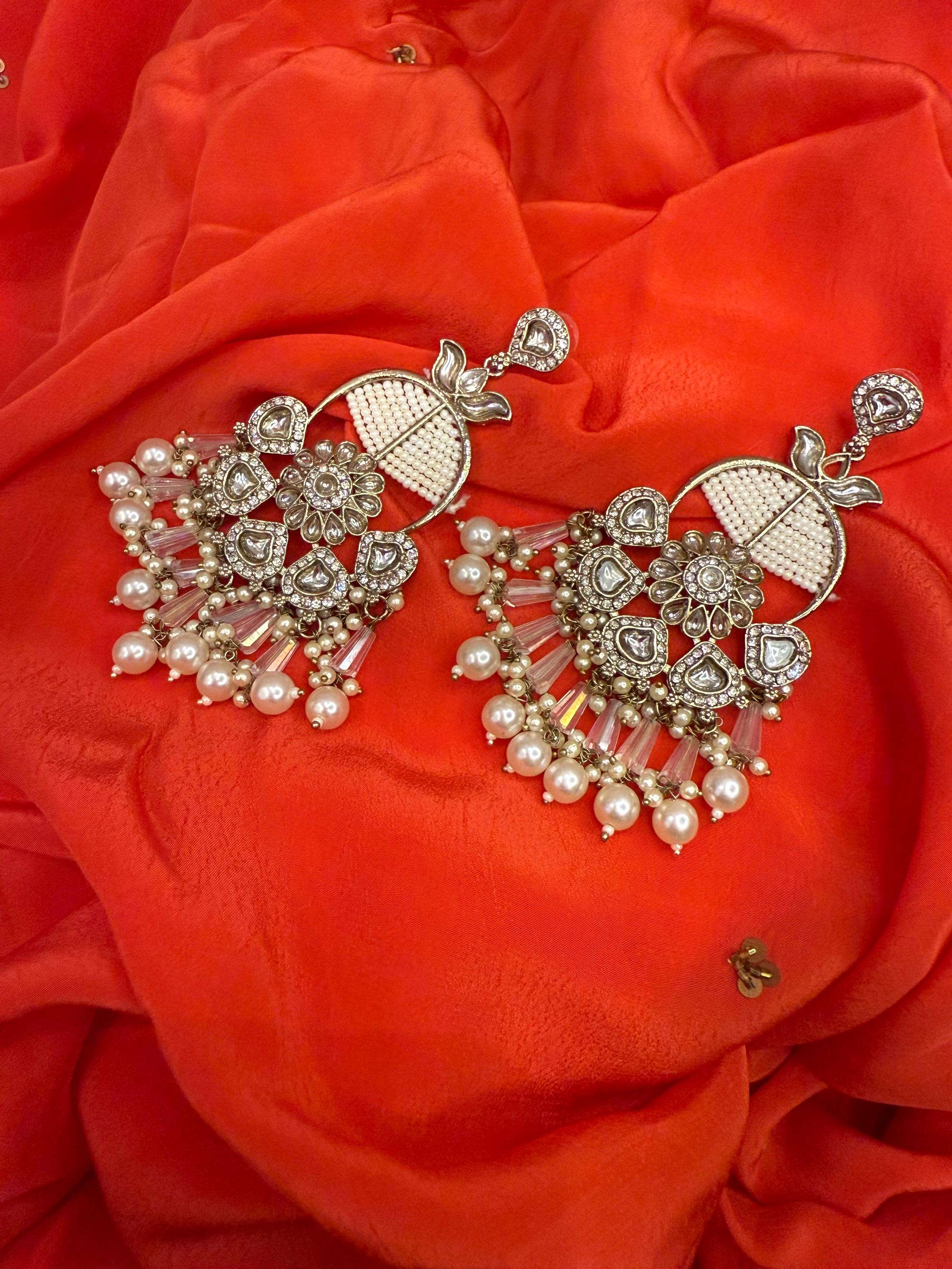 Elegant Off-White Kundan and Pearl Drop Earings