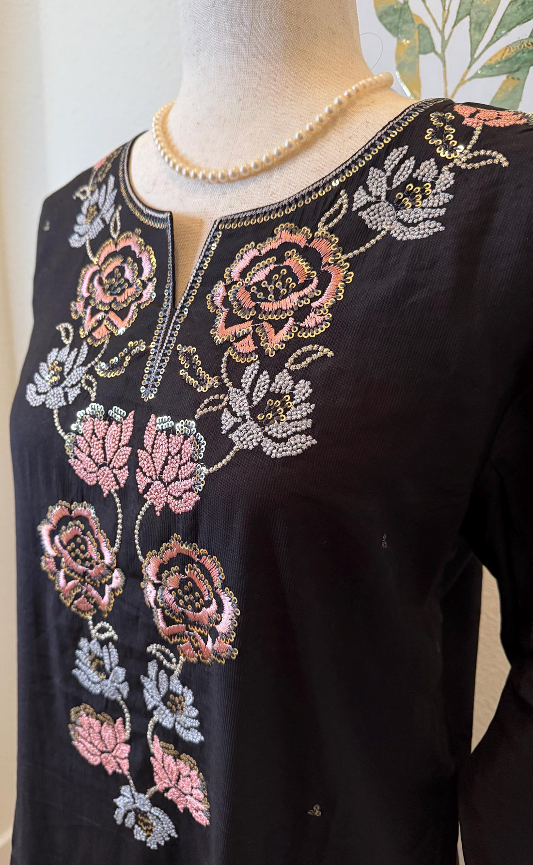 Black Embroidered Kurta Set With Organza Dupatta