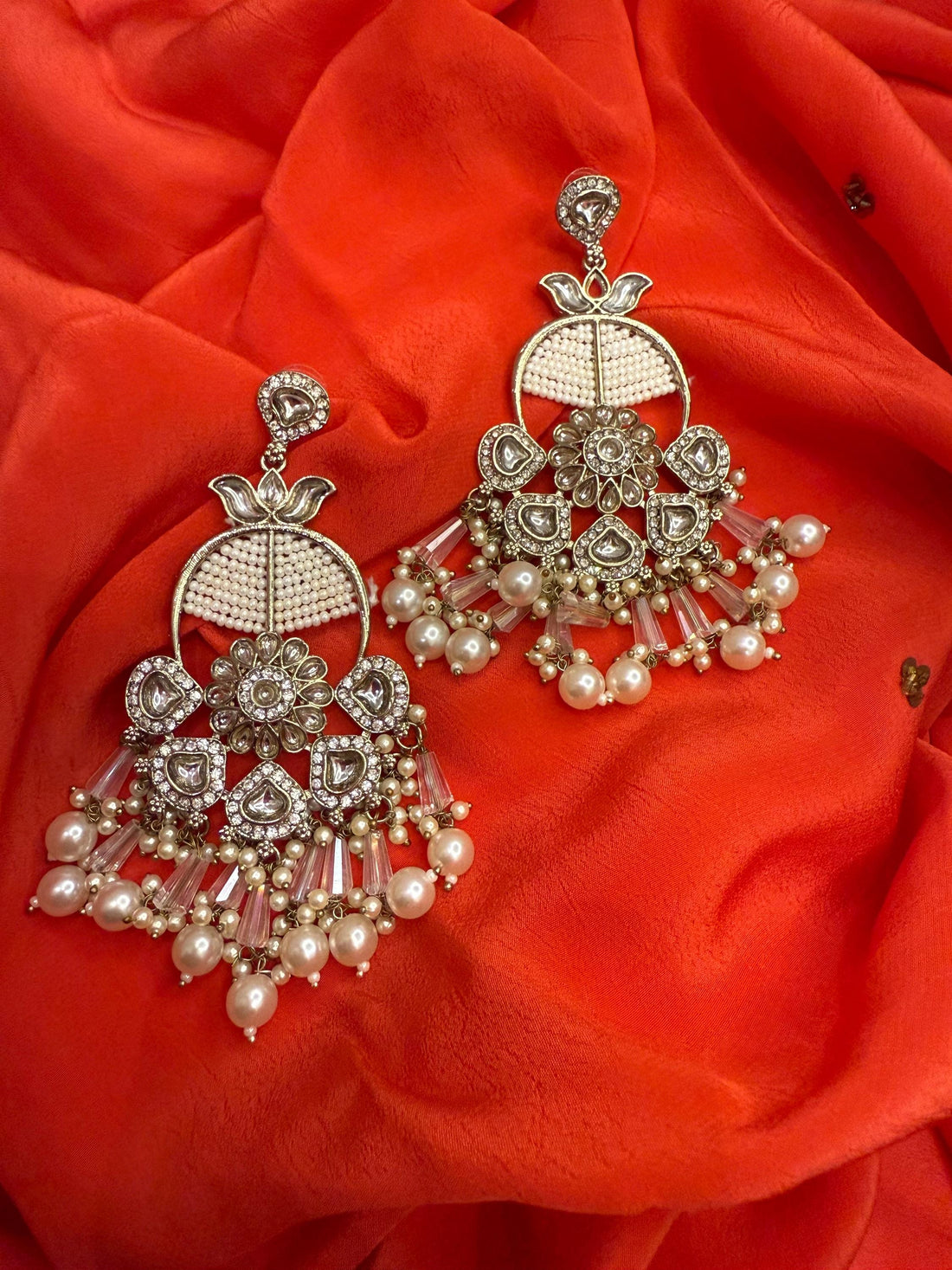 Elegant Off-White Kundan and Pearl Drop Earings