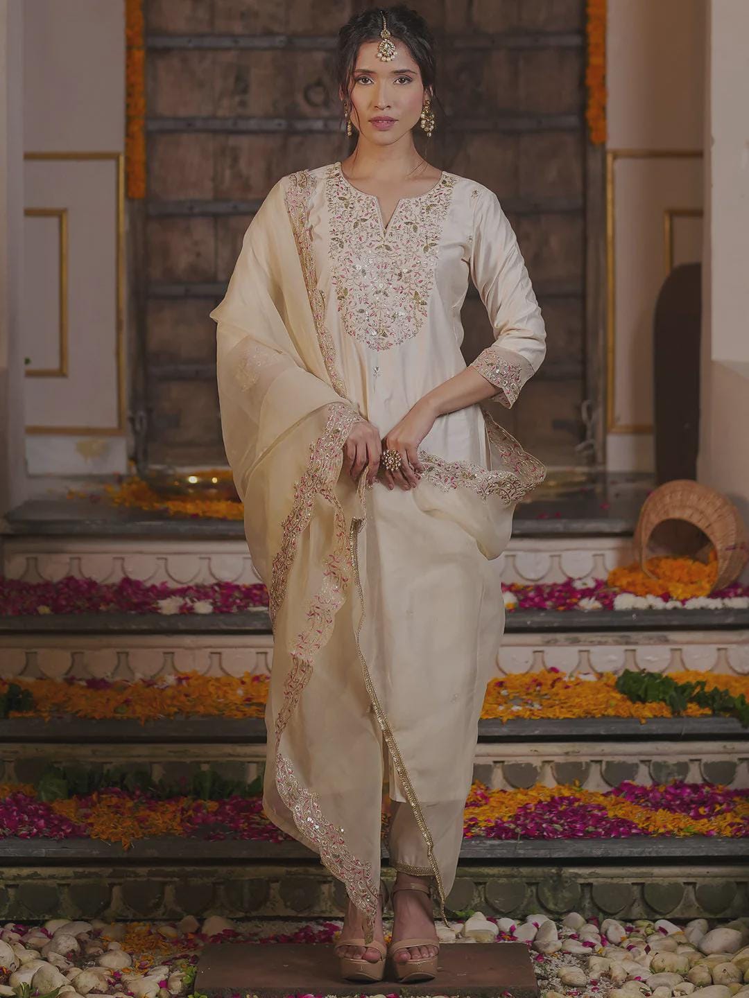 Off-White Embroidered Kurta Set With Organza Dupatta