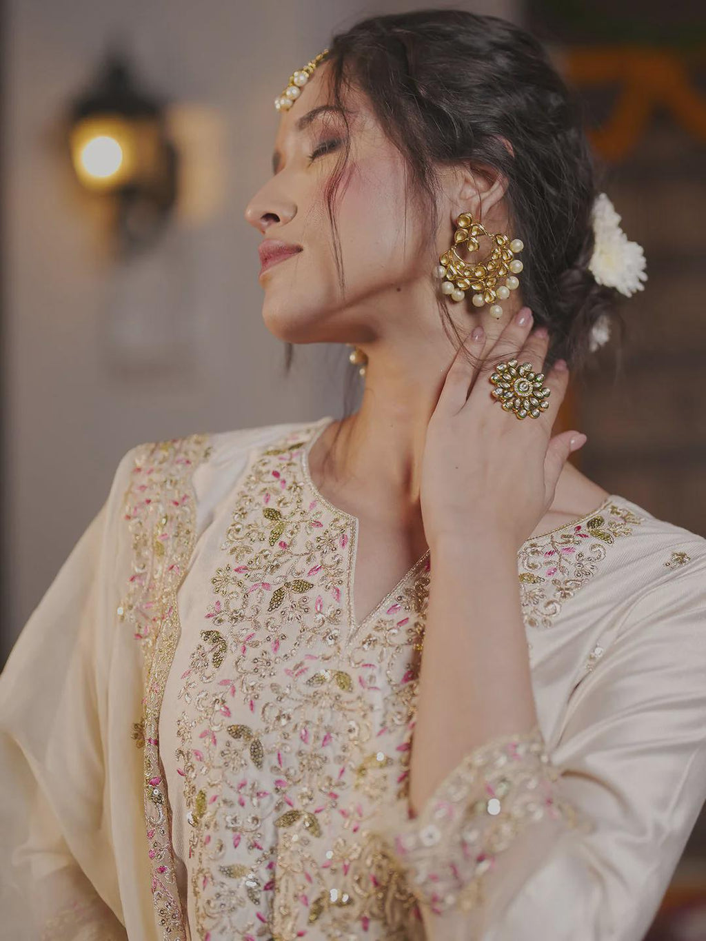 Off-White Embroidered Kurta Set With Organza Dupatta