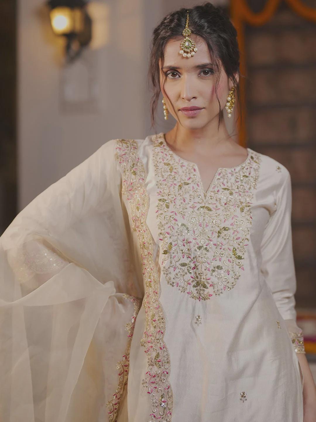 Off-White Embroidered Kurta Set With Organza Dupatta